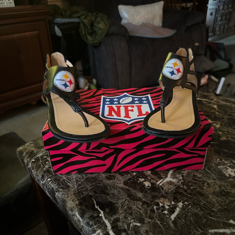 Pittsburgh Steelers NFL Women’s Black Gladiator Sandals